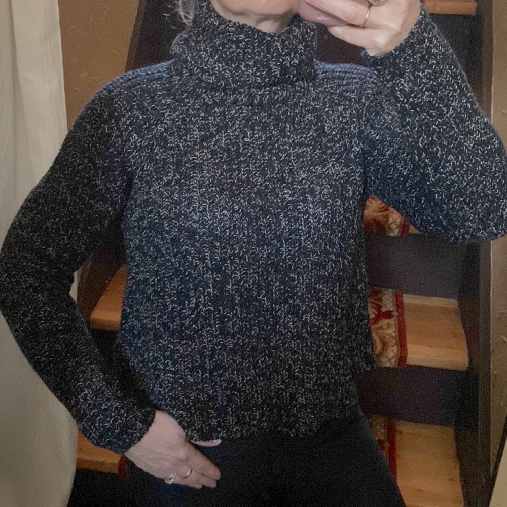 9:21 two tone turtle neck knitted sweater​​​​​​​​​​​​​​​​